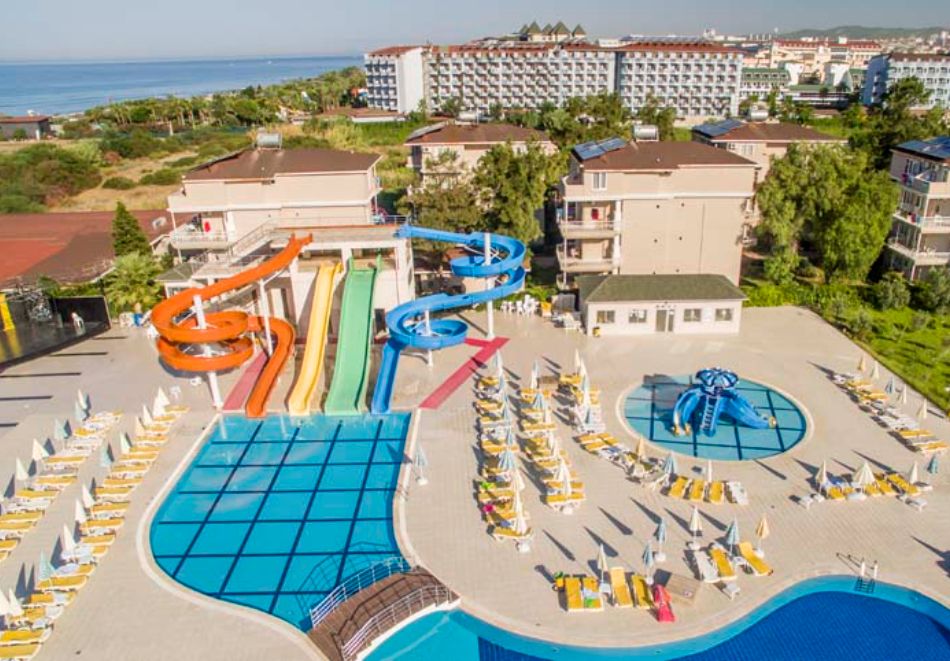 На първа линия в HEDEF BEACH RESORT & SPA 5* Алания, Турция! Автобусен транспорт + 7 нощувки на човек на база Ultra All Inclusive +  басейни и пързалки, снимка 3