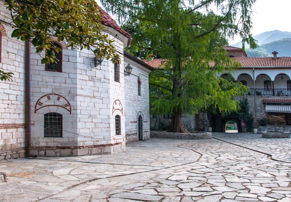 Екскурзия до Пампорово, Широка Лъка, с.Гела и Бачковски манастир! Автобусен транспорт от София + 1 нощувкa за ДВАМА със закуска в Пампорово, снимка 3