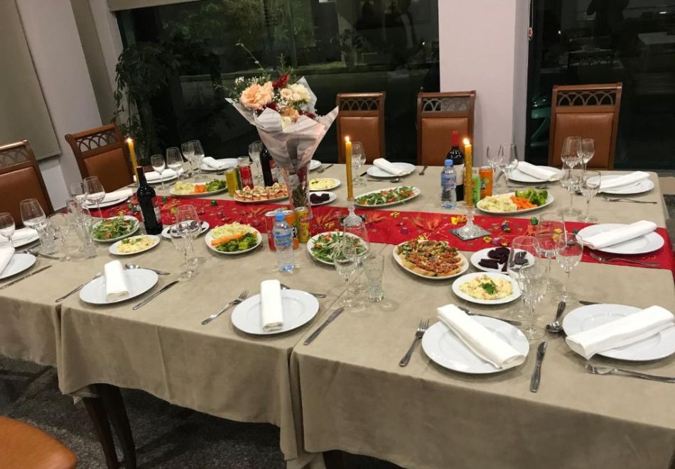 4-звездна почивка на 200м. от плажа в Дуръс, Албания! 3+ нощувки със закуски за ДВАМА, с възможност за вечеря в хотел Western Star****, снимка 14
