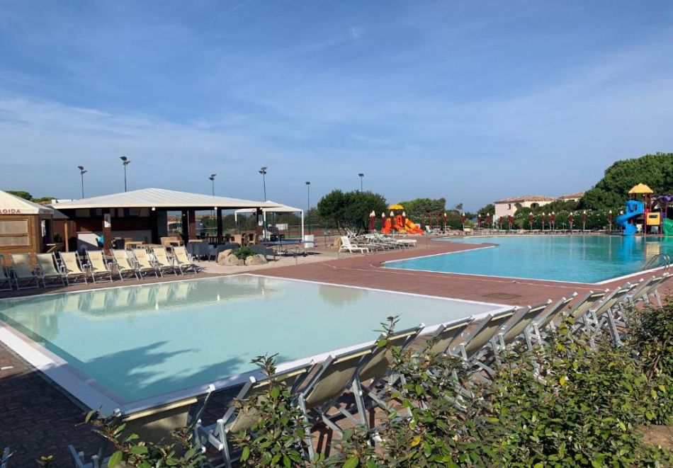 Почивка в Club Esse Gallura Beach, Сардиния, Италия! Самолетен билет от София + 7 нощувки на човек със закуски и вечери, снимка 2