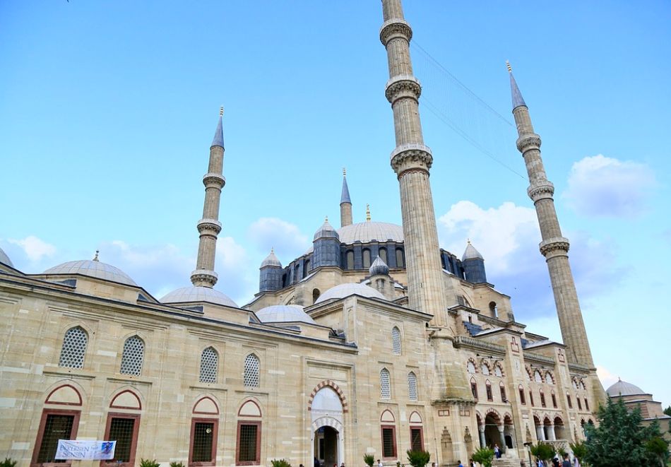 Еднодневен шопинг до Одрин, Турция! Транспорт на човек + туристическа програма от ТА Роял Холидейз, снимка 2