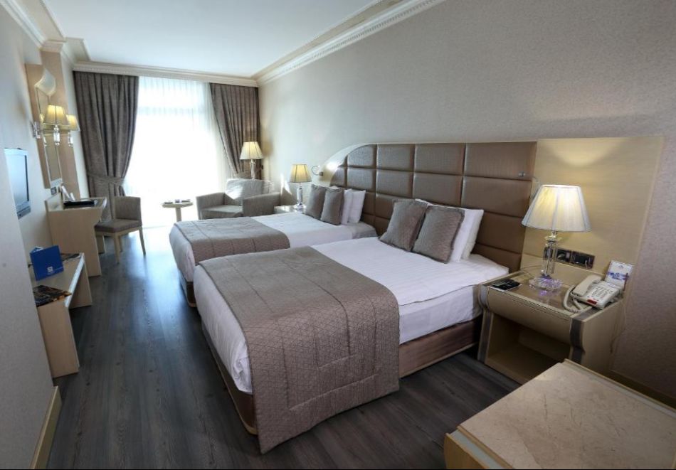 Нова 2026 година в Истанбул! Транспорт + 2 нощувки със закуски на човек + новогодишен куверт от ТА Надрумтур, снимка 14