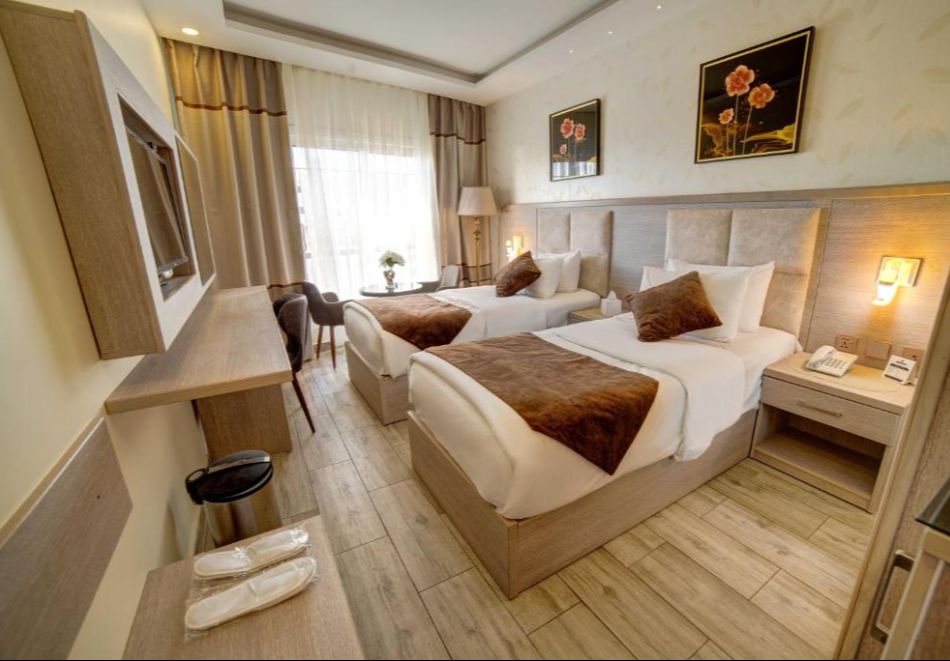 Почивка в Йордания! Самолетен билет от София + 7 нощувки на човек със закуски в  Laverda Hotel Standard. Възможност за посещение на град Петра и сафари в пустинята Уади Рум, снимка 5