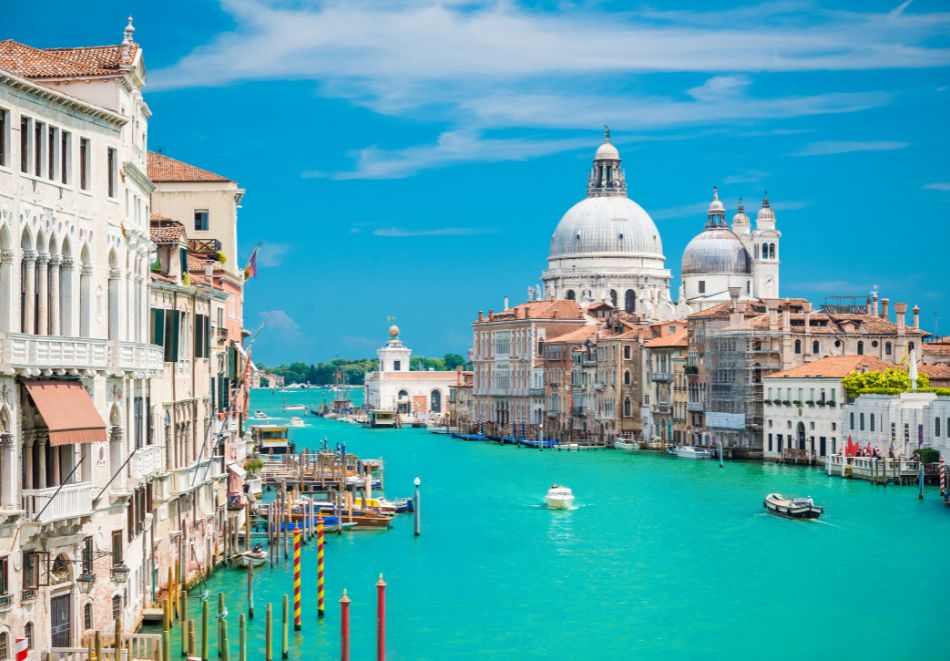 Карнавал във Венеция 2026, Италия! Самолетен билет от София + 3 нощувки на човек със закуски и вечери и възможност за допълнителни екскурзии, снимка 9