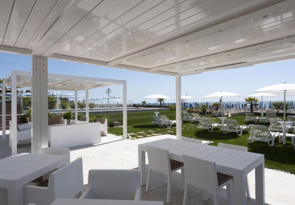 Карнавал във Венеция 2026, Италия! Самолетен билет от София + 3 нощувки на човек със закуски и вечери и възможност за допълнителни екскурзии, снимка 6