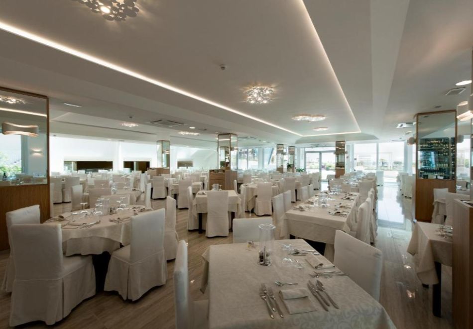 Карнавал във Венеция 2026, Италия! Самолетен билет от София + 3 нощувки на човек със закуски и вечери и възможност за допълнителни екскурзии, снимка 5