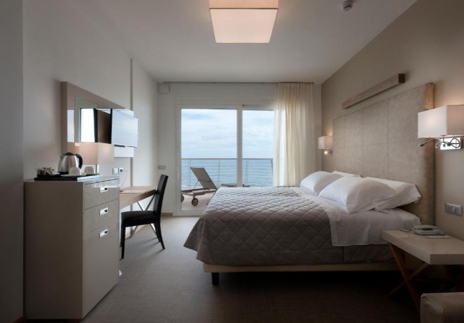 Карнавал във Венеция 2026, Италия! Самолетен билет от София + 3 нощувки на човек със закуски и вечери и възможност за допълнителни екскурзии, снимка 3