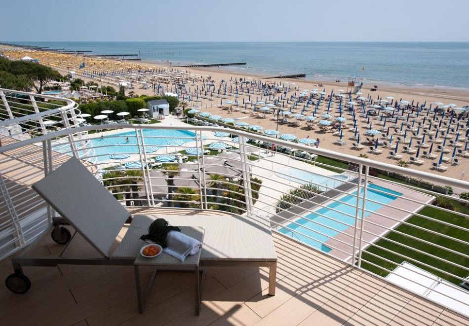 Карнавал във Венеция 2026, Италия! Самолетен билет от София + 3 нощувки на човек със закуски и вечери и възможност за допълнителни екскурзии, снимка 4