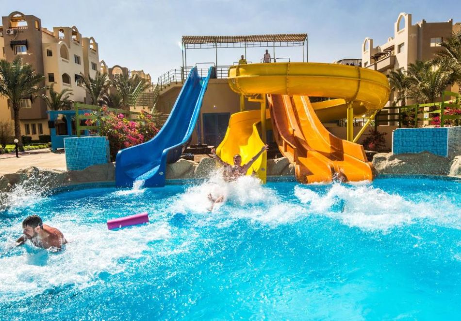 На първа линия в El Karma Aqua Beach Resort 4*, Хургада, Египет! Самолетен билет от София + 7 нощувки на човек на база All Inclusive, снимка 4