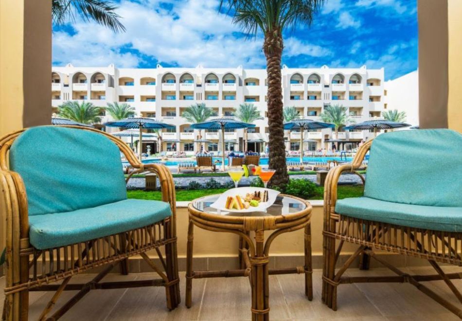 На първа линия в El Karma Aqua Beach Resort 4*, Хургада, Египет! Самолетен билет от София + 7 нощувки на човек на база All Inclusive, снимка 9