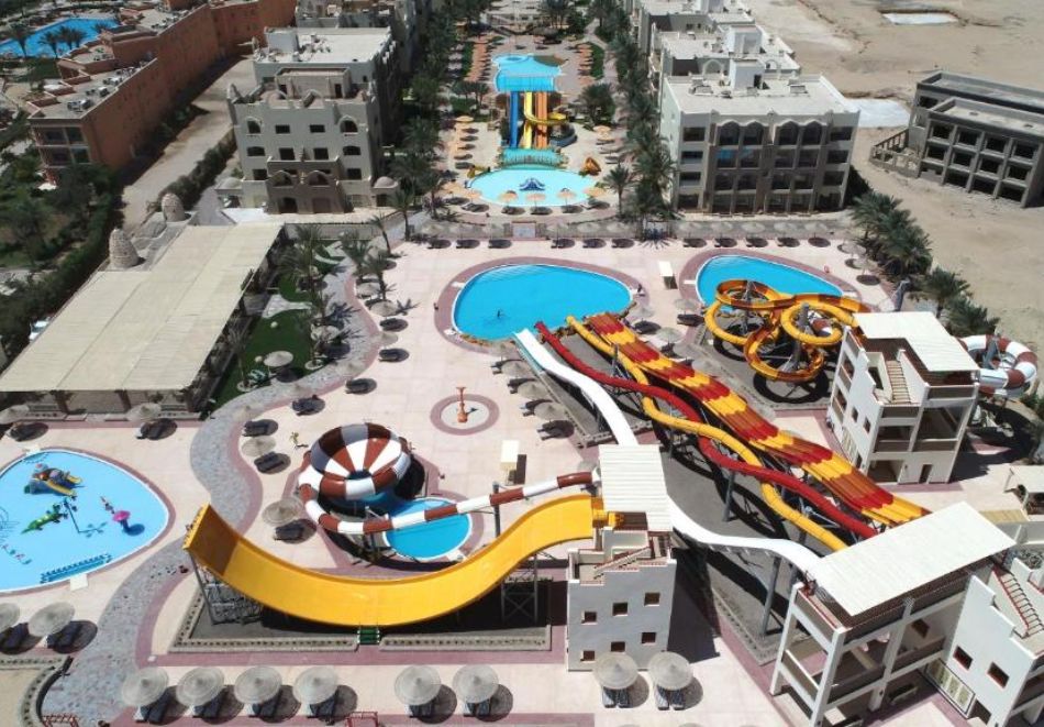 На първа линия в El Karma Aqua Beach Resort 4*, Хургада, Египет! Самолетен билет от София + 7 нощувки на човек на база All Inclusive, снимка 3