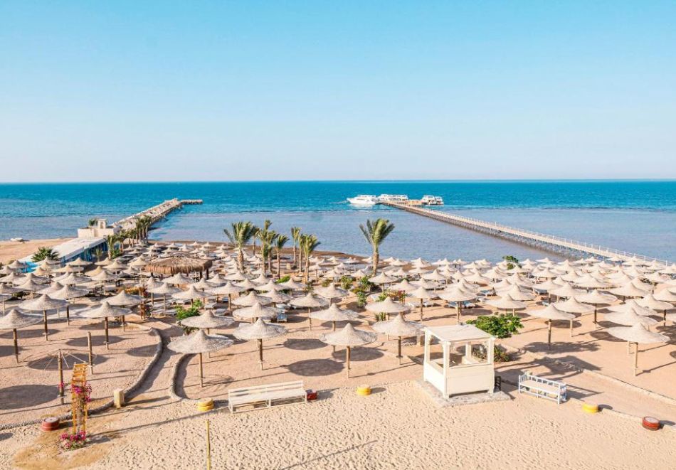 На първа линия в El Karma Aqua Beach Resort 4*, Хургада, Египет! Самолетен билет от София + 7 нощувки на човек на база All Inclusive, снимка 11