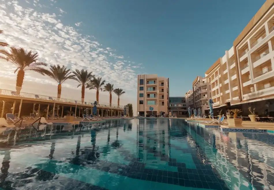 На първа линия в Bellagio Resort and Spa 5*, Хургада, Египет! Самолетен билет от София + 7 нощувки на човек на база All Inclusive, снимка 2