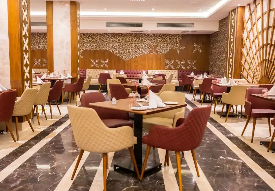 На първа линия в Bellagio Resort and Spa 5*, Хургада, Египет! Самолетен билет от София + 7 нощувки на човек на база All Inclusive, снимка 7