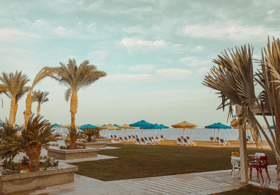 На първа линия в Bellagio Resort and Spa 5*, Хургада, Египет! Самолетен билет от София + 7 нощувки на човек на база All Inclusive, снимка 14