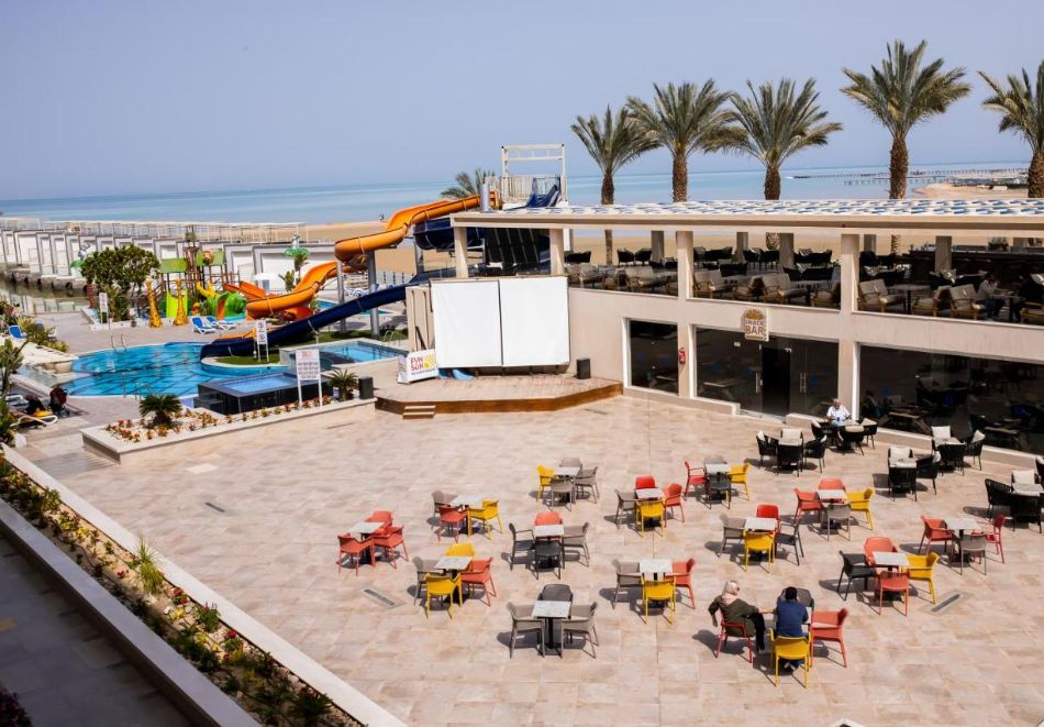 На първа линия в Bellagio Resort and Spa 5*, Хургада, Египет! Самолетен билет от София + 7 нощувки на човек на база All Inclusive, снимка 11