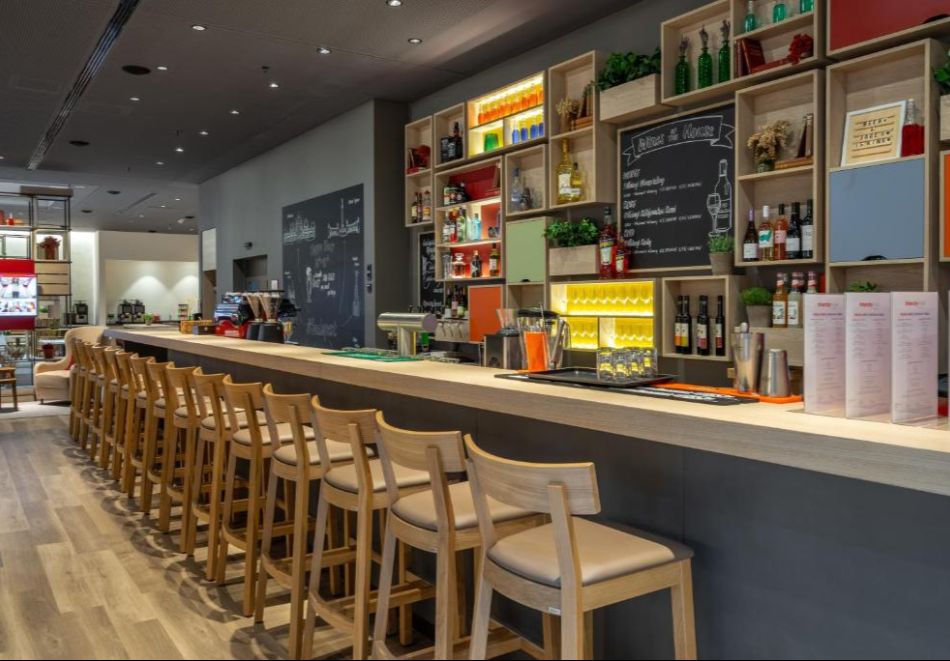 КОЛЕДНИ БАЗАРИ в БУДАПЕЩА! Самолетен билет от София + 4 нощувки на човек със закуски в Intercity Hotel Budapest 4*, Възможност за допълнителни екскурзии, снимка 11