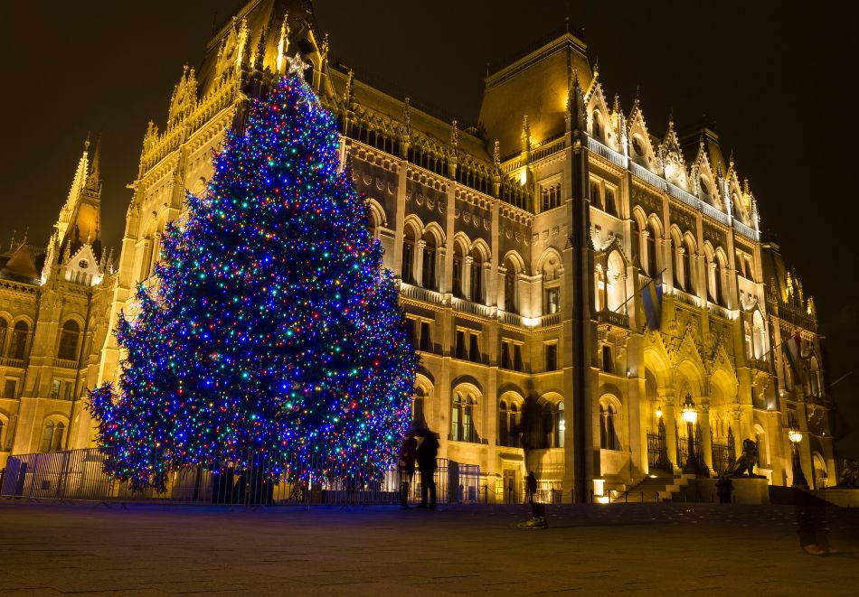 КОЛЕДНИ БАЗАРИ в БУДАПЕЩА! Самолетен билет от София + 4 нощувки на човек със закуски в Intercity Hotel Budapest 4*, Възможност за допълнителни екскурзии, снимка 4