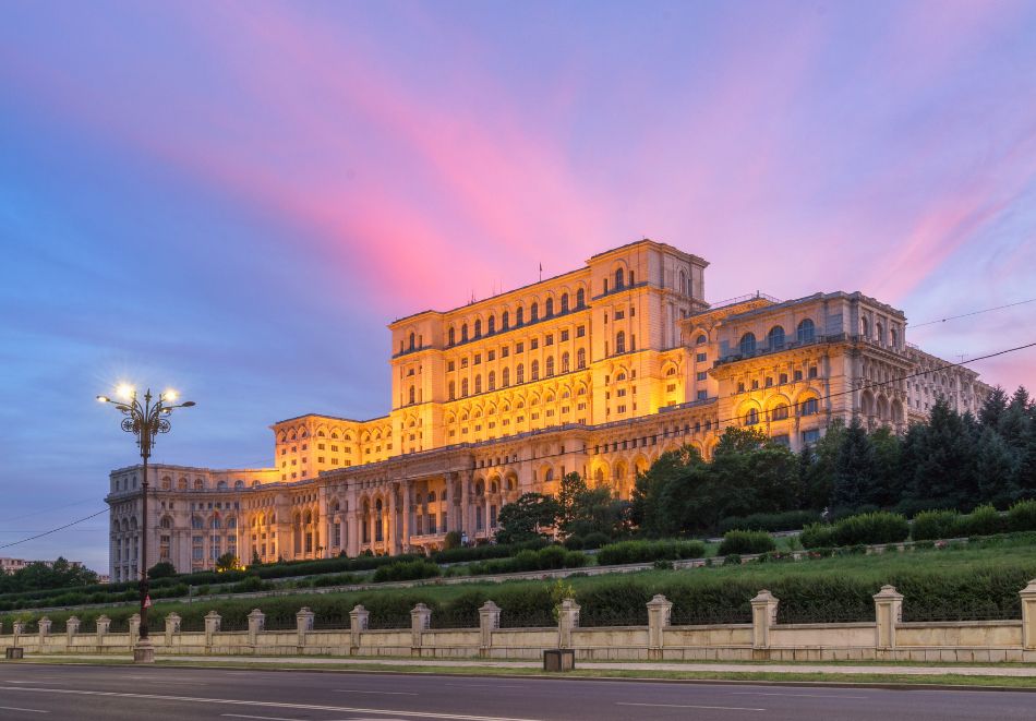 Екскурзия до Букурещ, Румъния + панорамна обиколка и трансфер до Терме! Транспорт от София или Пловдив + 2 нощувки на човек със закуски. Възможност за посещение на Солната мина Униреа, снимка 2