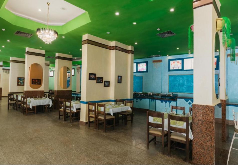 На първа линия в Хургада, Египет! Самолетен билет от София + 7 All Inclusive нощувки на човек в EMPIRE BEACH AQUA PARK, снимка 7