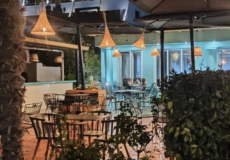 Уикенд в Адриатическа Албания! Полет от София + 3 нощувки на човек със закуски и вечери в хотел Garden Palace Golem 4*, снимка 6