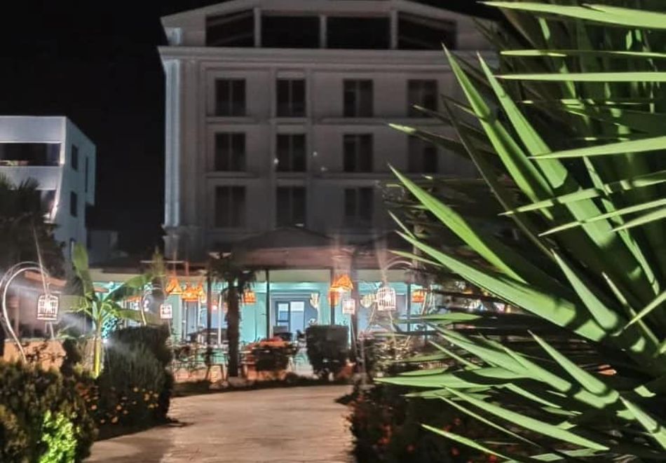 Уикенд в Адриатическа Албания! Полет от София + 3 нощувки на човек със закуски и вечери в хотел Garden Palace Golem 4*, снимка 7