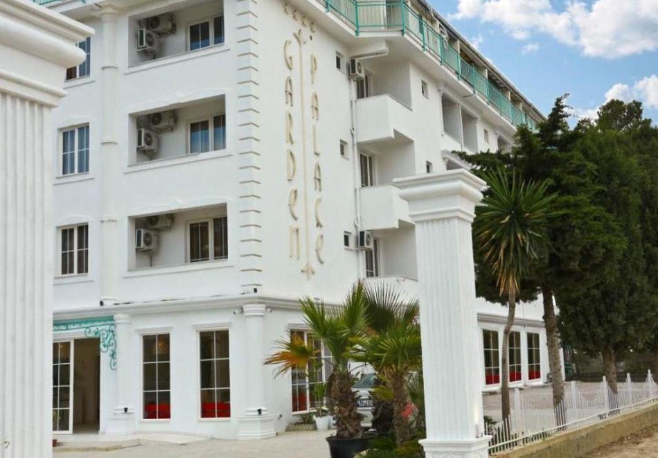 Уикенд в Адриатическа Албания! Полет от София + 3 нощувки на човек със закуски и вечери в хотел Garden Palace Golem 4*, снимка 9