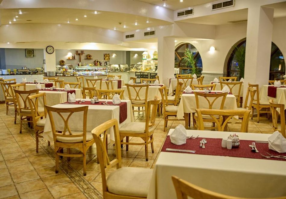 Нова Година в хотел TROPITEL DAHAB OASIS 4*, Шарм Ел Шейх, Египет! Полет от София + 5 All Inclusive нощувки на човек. Задължително заплащане за Новогодишна вечеря, снимка 6