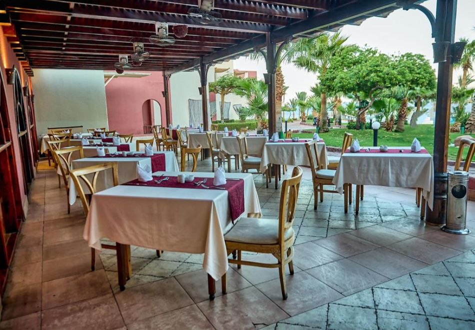 Нова Година в хотел TROPITEL DAHAB OASIS 4*, Шарм Ел Шейх, Египет! Полет от София + 5 All Inclusive нощувки на човек. Задължително заплащане за Новогодишна вечеря, снимка 7