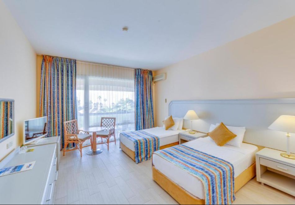 Ранни записвания за 2026г. на първа линия в Кушадасъ, Турция! Транспорт + 7 нощувки на човек на база Ultra All inclusive + басейни в хотел Grand Blue Sky 4*! Дете до 11.99 безплатно!, снимка 5