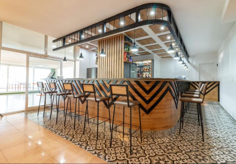 Нова година 2026 в Охрид! Транспорт от София + 3 нощувки на човек със закуски и вечери, едната празнична с жива музика и неограничена консумация на напитки + посещение на Скопие, снимка 4