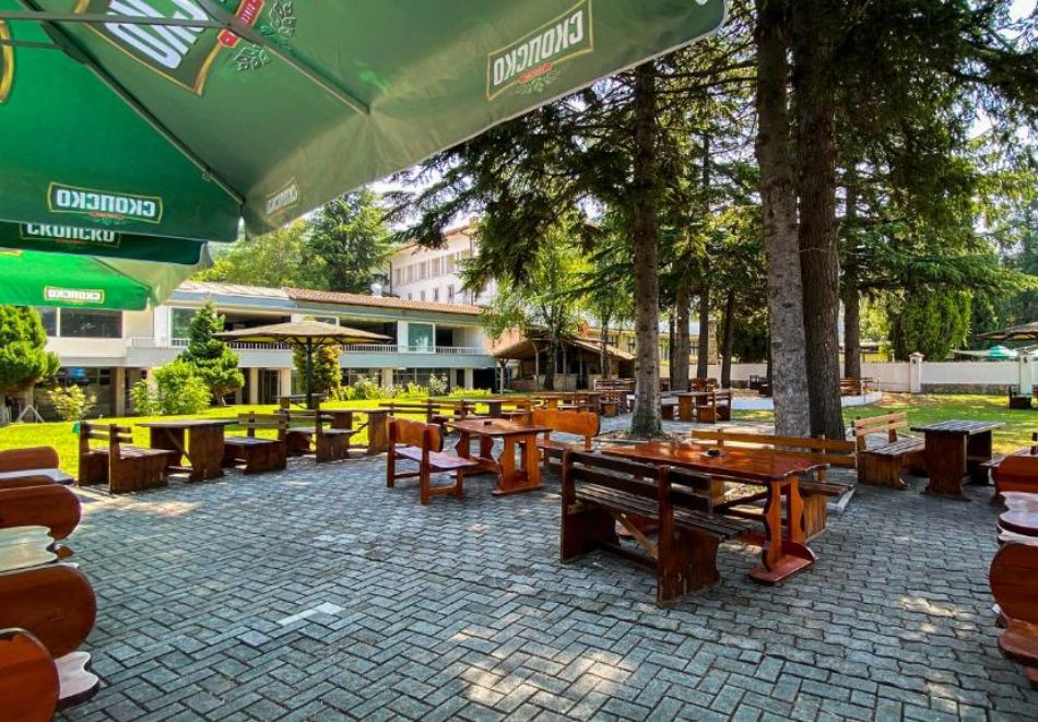 Нова година 2026 в Охрид! Транспорт от София + 3 нощувки на човек със закуски и вечери, едната празнична с жива музика и неограничена консумация на напитки + посещение на Скопие, снимка 5