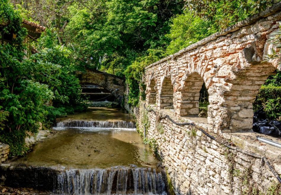 Екскурзия до Плиска, Златни пясъци, Балчик и Велики Преслав! Автобусен транспорт от Плевен + 1 нощувка на човек със закуска и вечеря, снимка 2