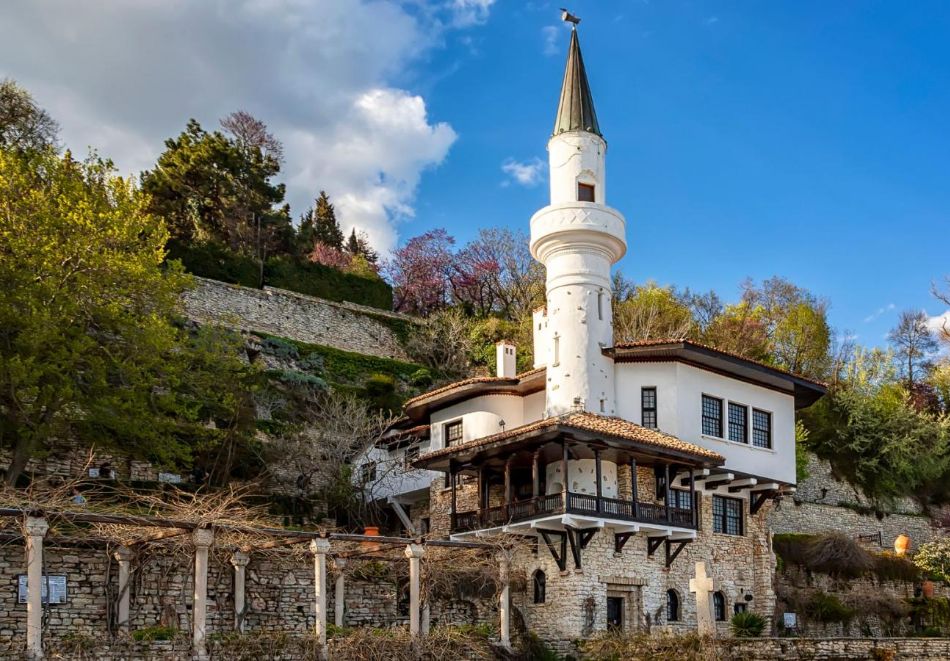 Екскурзия до Плиска, Златни пясъци, Балчик и Велики Преслав! Автобусен транспорт от Плевен + 1 нощувка на човек със закуска и вечеря, снимка 5