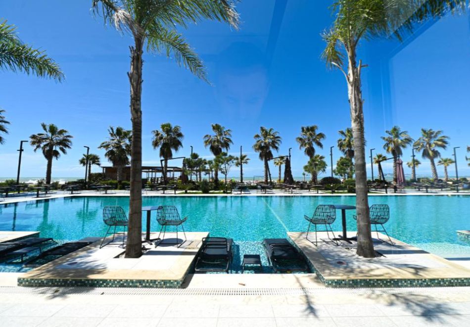 Нова 2026 година в Албания! 3 нощувки на човек със закуски и вечери, едната празнична в Royal Max G 5* от ТА Йонека Турс, снимка 2