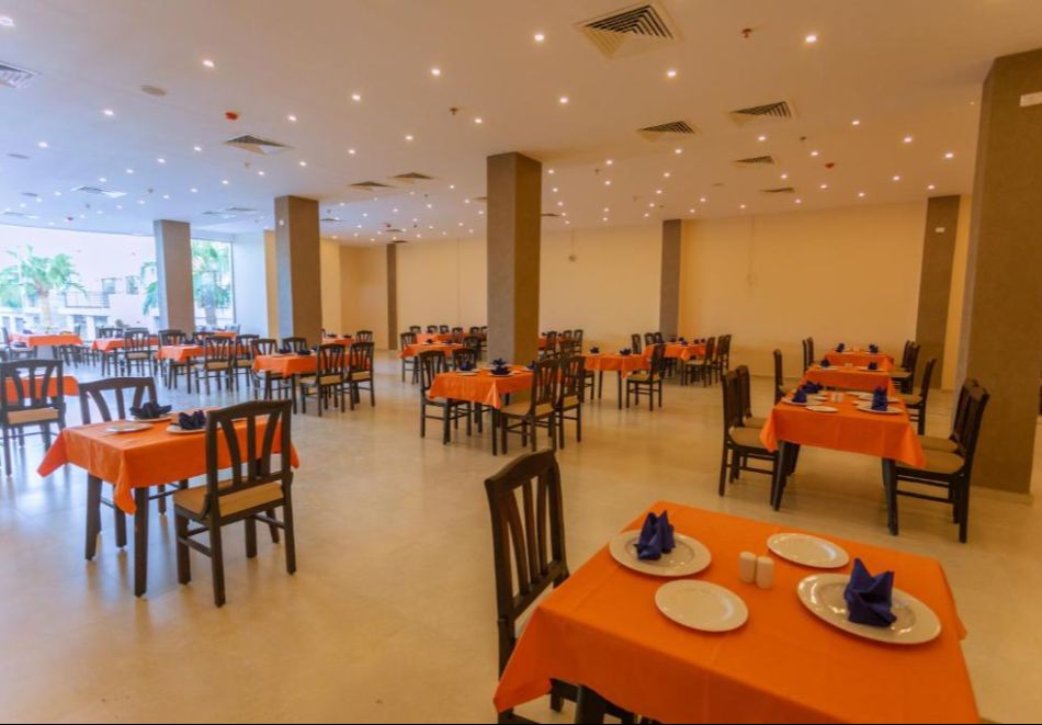 На първа линия с чартърен полет от София. 6 All Inclusive нощувки на човек в LA ROSA WAVES RESORT 4* + 1 нощувка, закуска, вечеря и посещение на пирамидите в Кайро, снимка 10