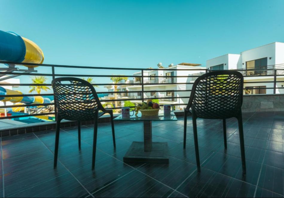 На първа линия с чартърен полет от София. 6 All Inclusive нощувки на човек в LA ROSA WAVES RESORT 4* + 1 нощувка, закуска, вечеря и посещение на пирамидите в Кайро, снимка 6