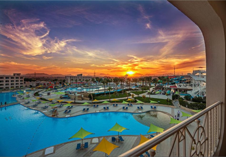 Нова Година в хотел TITANIC RESORT & AQUAPARK 4*, Хургада, Египет! Полет от София + 5 нощувки на човек на база All Inclusive, снимка 2