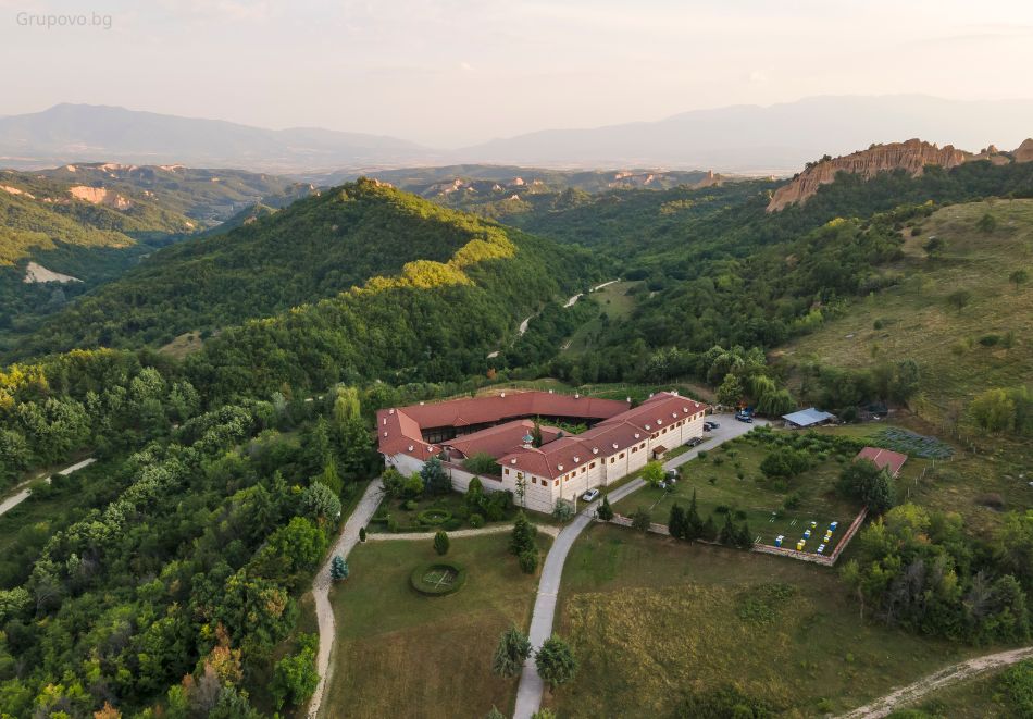 Уикенд екскурзия до Петрич, Мелник, Сандански, Рупите и Златолист! Автобусен транспорт от София или Плевен + 1 нощувка на човек със закуска и посещение на Роженски манастир, снимка 3
