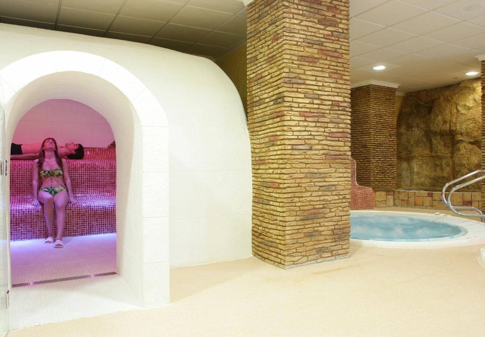 Ранни записвания на първа линия в Коста Азаар, Испания + 2 екскурзии! Самолетен билет от София + 7 нощувки на човек със закуски и вечери в Gran Hotel Peniscola 4*, снимка 6