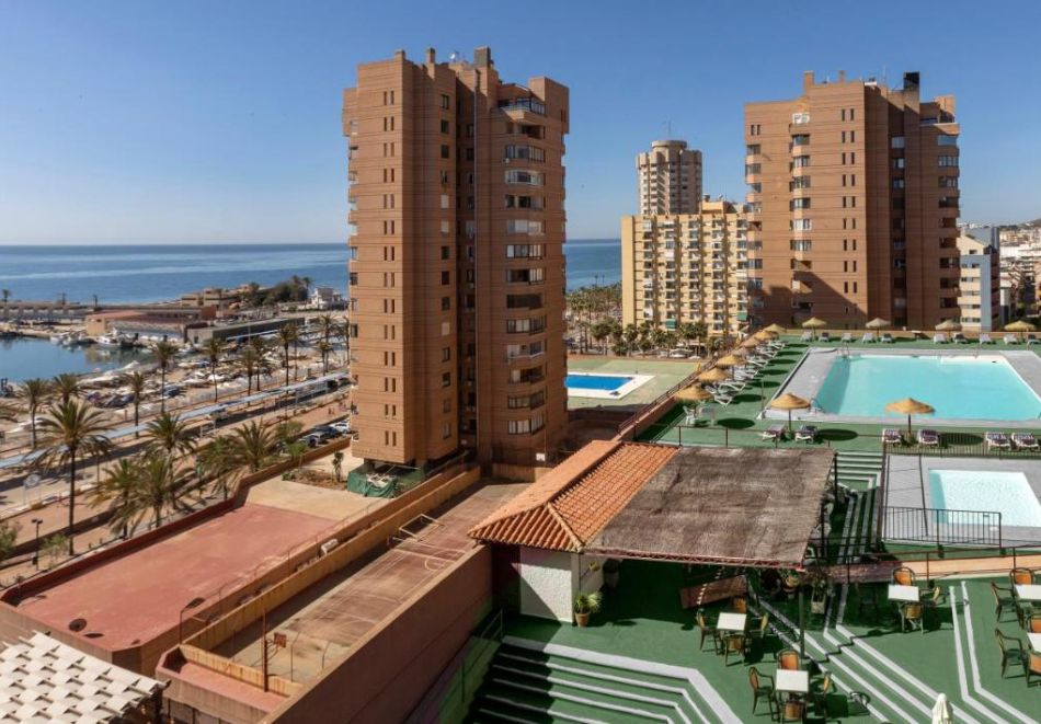 Ранни записвания на първа линия в Коста Дел Сол, Испания+ панорамна обиколка на Малага! Самолетен билет от София + 7 нощувки на човек със закуски и вечери в LAS PALMERAS 4*, Фуенхирола, снимка 2