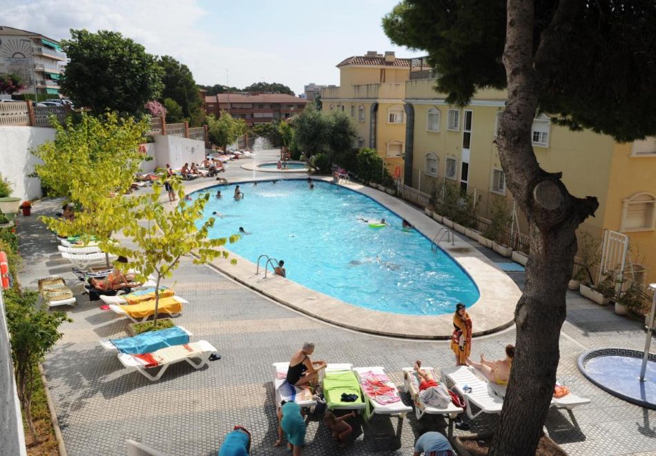 Ранни записвания на метри от плажа в Коста Дорада, Испания + тур на Барселона с екскурзовод! Полет от София + 7 нощувки на човек със закуски и вечери в Natura Park 4*, Комаруга, снимка 3