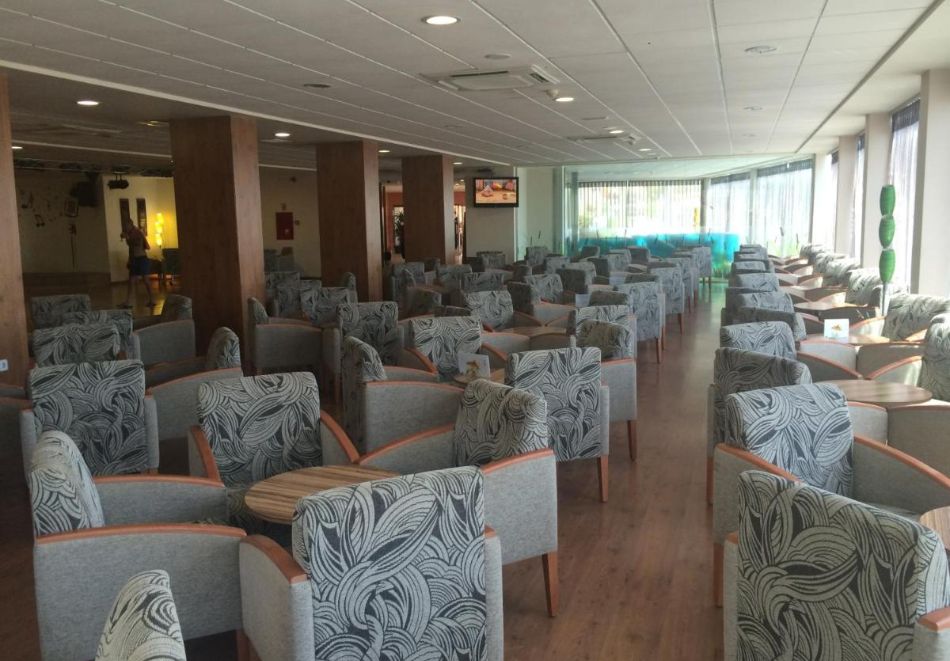 Ранни записвания на метри от плажа в Коста Дорада, Испания + тур на Барселона с екскурзовод! Полет от София + 7 нощувки на човек със закуски и вечери в Natura Park 4*, Комаруга, снимка 8