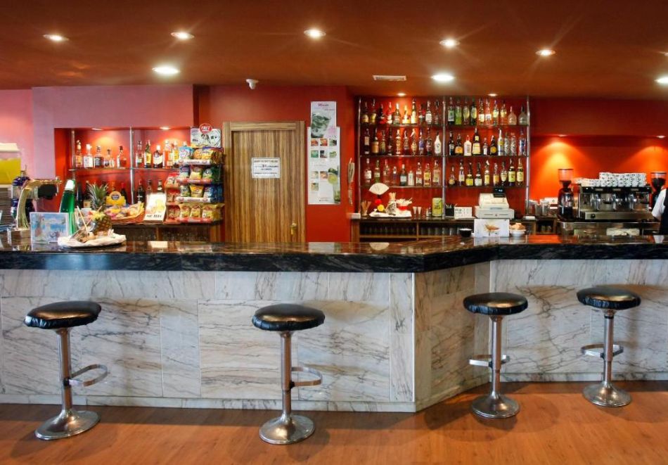 Ранни записвания на метри от плажа в Коста Дорада, Испания + тур на Барселона с екскурзовод! Полет от София + 7 нощувки на човек със закуски и вечери в Natura Park 4*, Комаруга, снимка 10