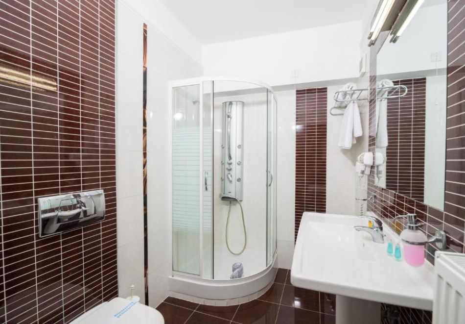 Ранни записвания на 20м. от плажа в Паралия Катерини! Нощувка на човек със закуска и възможност за вечеря в хотел Regina Mare***, Гърция, снимка 12