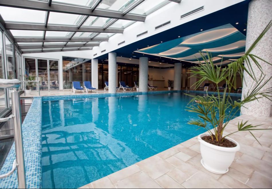 Нова година в Hotel Tino & Spa****, Охрид! 3 нощувки на човек със закуски и вечери, едната Празнична с програма, жива музика и напитки без лимит! Собствен транспорт., снимка 2