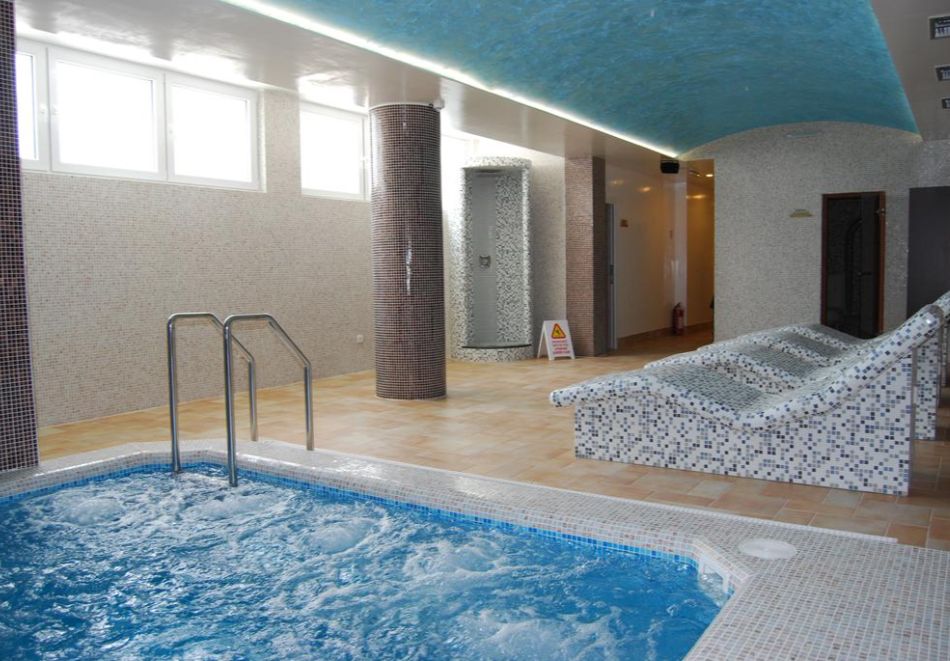 Нова година в Hotel Tino & Spa****, Охрид! 3 нощувки на човек със закуски и вечери, едната Празнична с програма, жива музика и напитки без лимит! Собствен транспорт., снимка 3