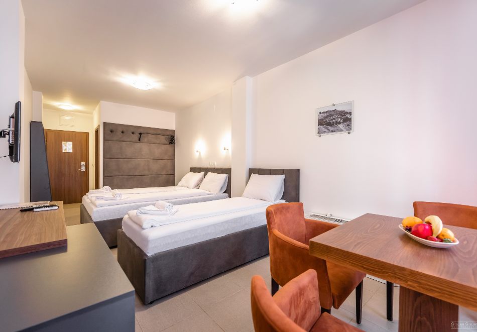 Нова година в Hotel Tino & Spa****, Охрид! 3 нощувки на човек със закуски и вечери, едната Празнична с програма, жива музика и напитки без лимит! Собствен транспорт., снимка 4