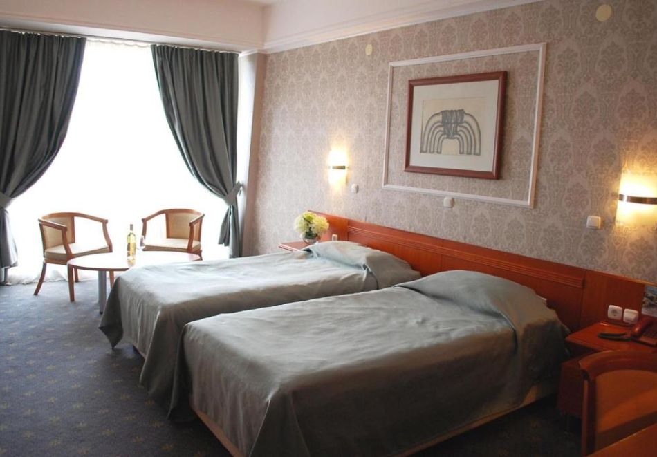 Нова Година на брега на Охридското езеро с транспорт от София + 3 нощувки на човек със закуски, 1 обяд, вечери, двете Празнични с жива музика и неограничено количество напитки в хотел Дрим****, снимка 6