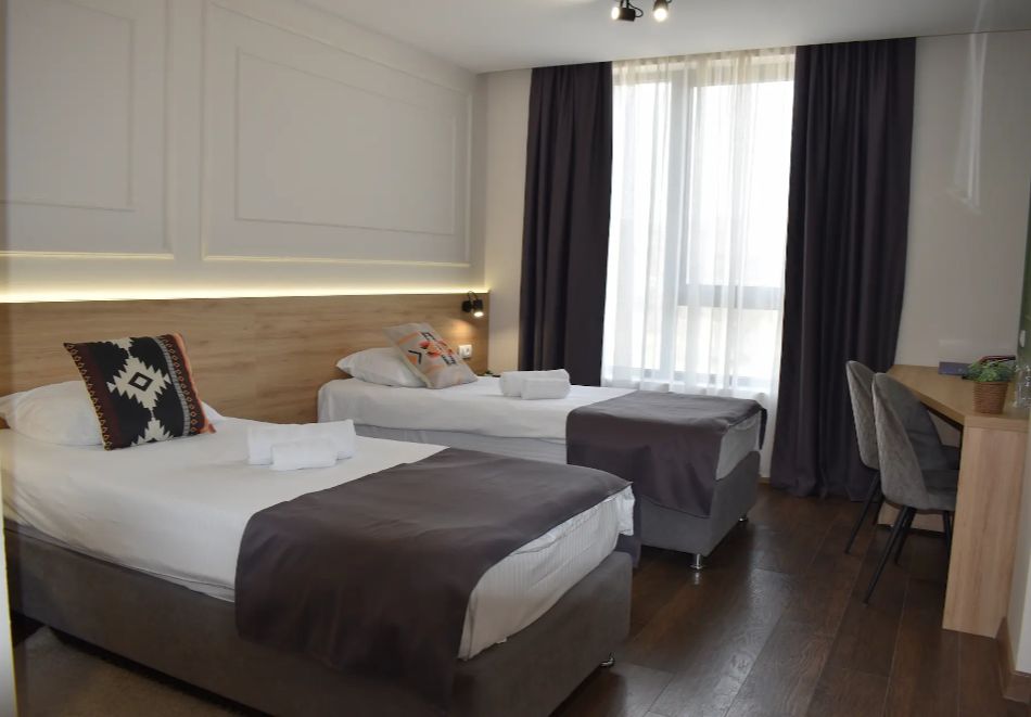 Свети Валентин в Пирот, Сърбия с транспорт от София или Плевен + нощувка на човек със закуска, вечеря и неограничена консумация на напитки и жива музика + посещение Суковски манастир, снимка 3